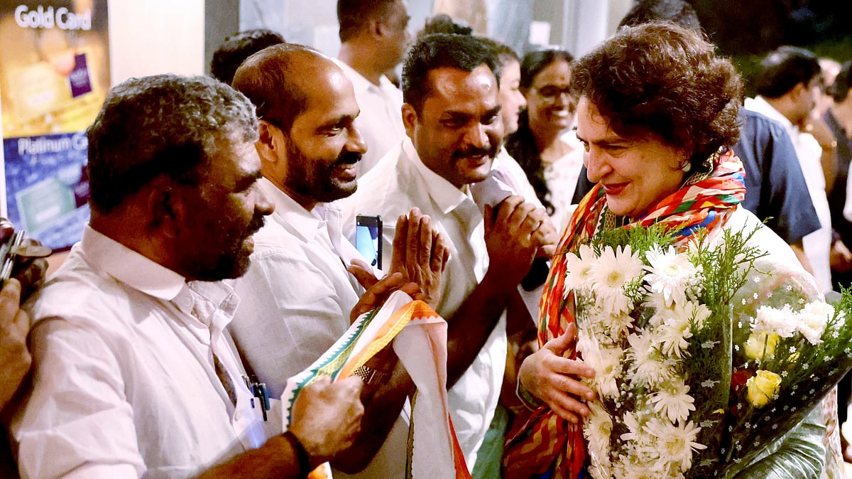 വയനാട്ടില്‍ പ്രിയങ്ക ഇന്ന് പത്രിക നല്‍കും;സോണിയയും രാഹുലും ഖാര്‍ഗെയും ഒപ്പം, ഇളക്കി മറിക്കാന്‍ റോഡ് ഷോ
