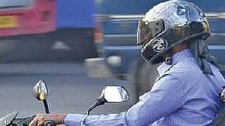 'സ്വന്തം തലയിൽ ഹെൽമറ്റ് വയ്ക്കാത്ത പിതാവ് എങ്ങനെ മക്കളോട് ഹെൽമറ്റ് വയ്ക്കാൻ പറയും?'