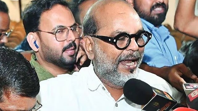 പ്രതിഷേധം മടക്കി പോക്കറ്റില്‍ വച്ചാല്‍ മതി, ആ നില്‍പ്പു കണ്ടപ്പോള്‍ അറപ്പു തോന്നി: 'പട്ടിപ്രയോഗ'ത്തില്‍  എന്‍ എന്‍ കൃഷ്ണദാസ്