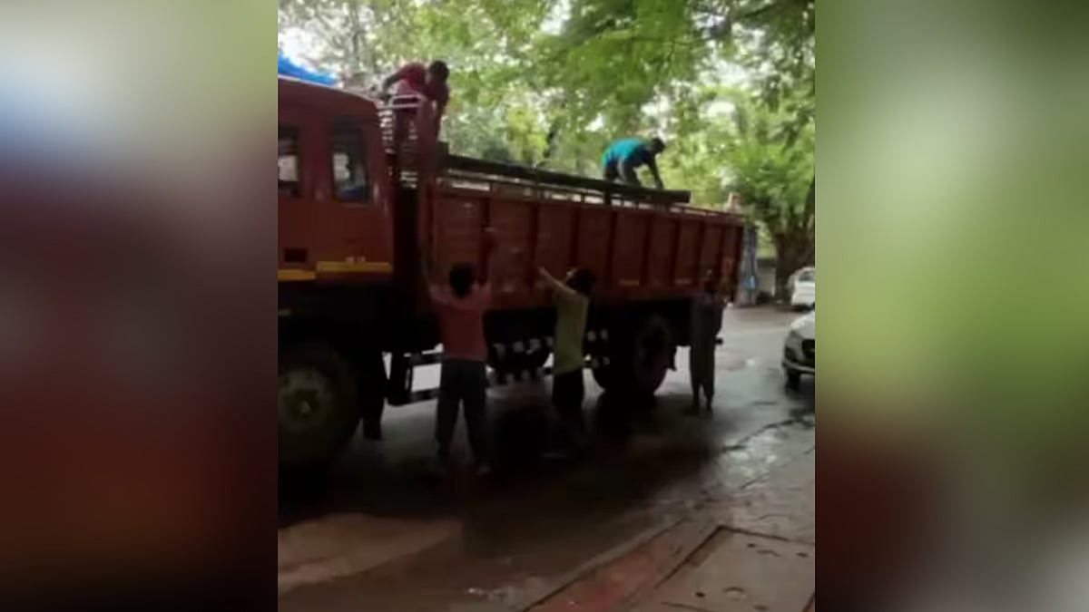 70,000 രൂപയുടെ പന്തൽ കെട്ടാൻ 25,000 രൂപ നോക്കുകൂലി; ചുമട്ടുതൊഴിലാളികൾക്കെതിരെ നടപടിയെടുത്ത് മന്ത്രി