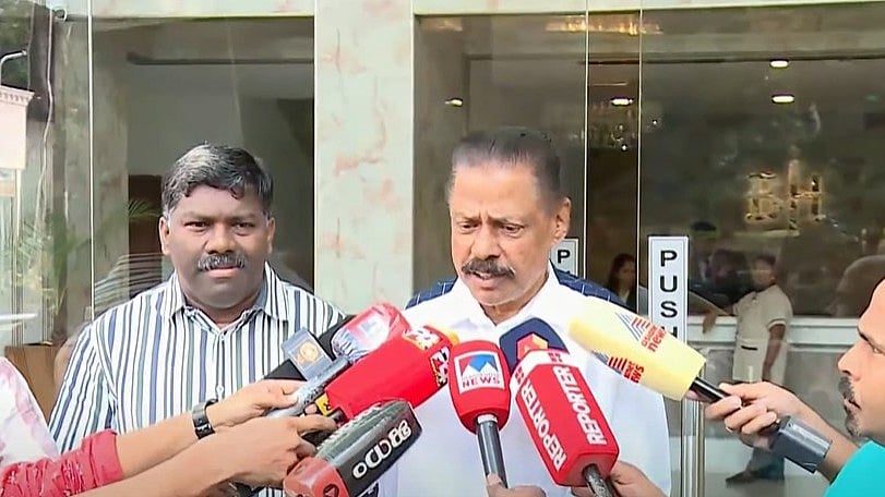 പാലക്കാട് ഡിസിസിയുടെ പ്രമേയം വെട്ടിയതിന് പിന്നില്‍ വിഡി സതീശനും ഷാഫി പറമ്പിലും: എം വി ഗോവിന്ദന്‍
