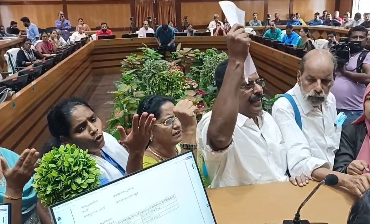 പിപി ദിവ്യ ജില്ലാ പഞ്ചായത്ത് അംഗത്വം ഒഴിയണം; പ്രമേയത്തിന് അനുമതി നിഷേധിച്ചു, ഭരണസമിതി യോഗത്തില്‍ ബഹളം