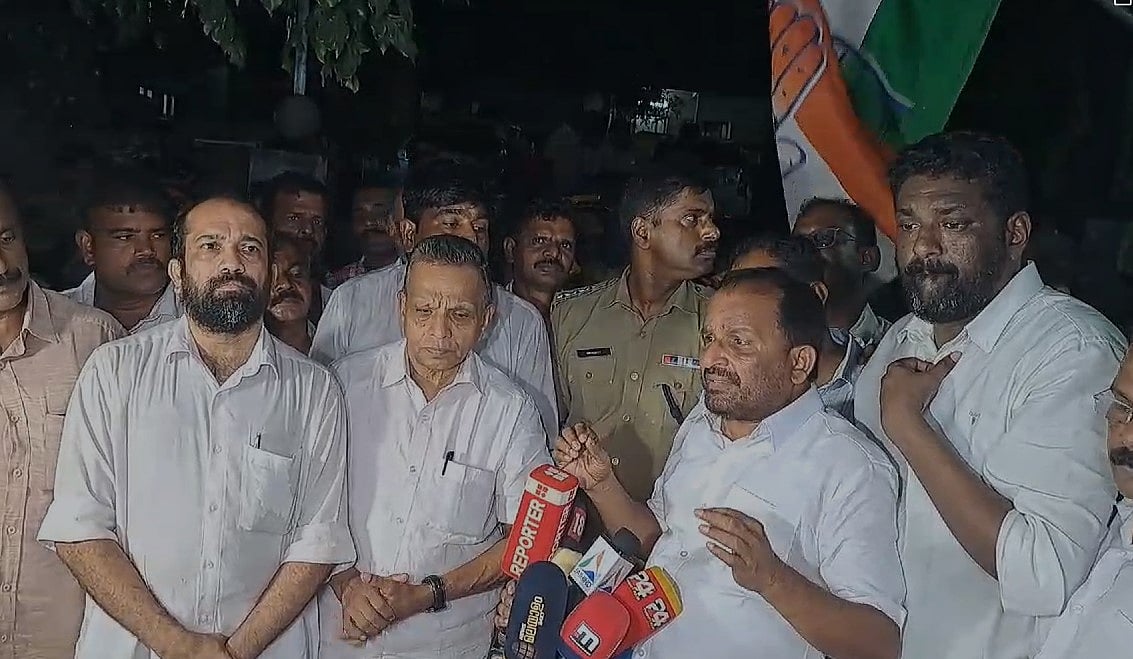 പൊലീസ് നോക്കി നില്‍ക്കെ സിപിഎം പ്രവര്‍ത്തകര്‍ ക്രൂരമായി മര്‍ദിച്ചു, ആരോപണവുമായി കോണ്‍ഗ്രസ്