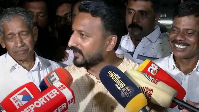 'പോയത് ഷാഫി പറമ്പിലിന്റെ വാഹനത്തില്, സ്വന്തം കാര് സര്വീസിന് കൊടുത്തു'; മറുപടിയുമായി രാഹുല് മാങ്കൂട്ടത്തില്