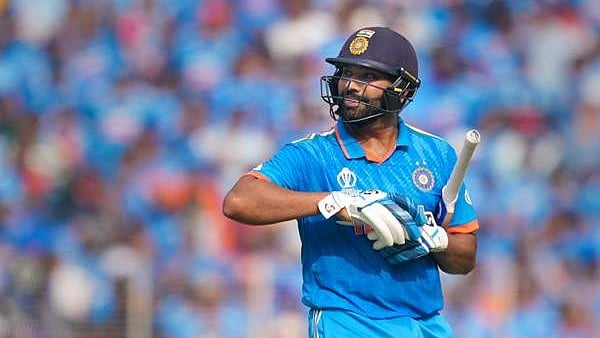 'നിങ്ങളുടെ ഭാര്യയ്ക്ക് ഒരു കുഞ്ഞുണ്ടെങ്കില്...'; രോഹിത് ശര്മയെ ക്യാപ്റ്റന് സ്ഥാനത്ത് നിന്ന് മാറ്റണമെന്ന് പറഞ്ഞ ഗാവസ്കറിന് മറുപടി