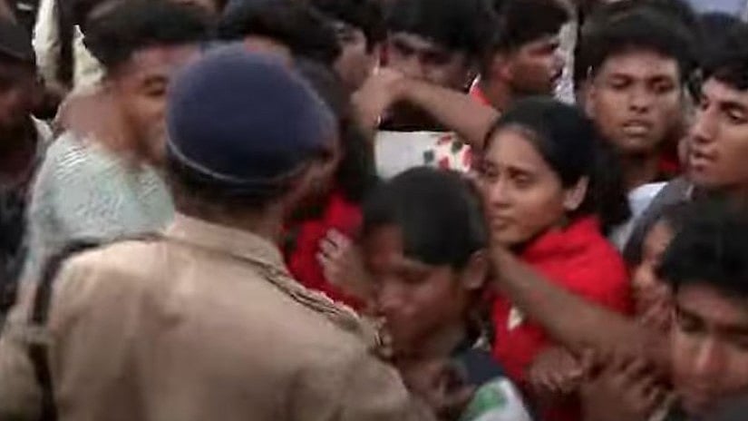 ജി വി രാജ സ്കൂളിന് 'രണ്ടാം സ്ഥാനം' , ശിവന്‍കുട്ടിയെ തടഞ്ഞ് വിദ്യാര്‍ഥികള്‍; സമാപന വേദിയില്‍ കയ്യാങ്കളി