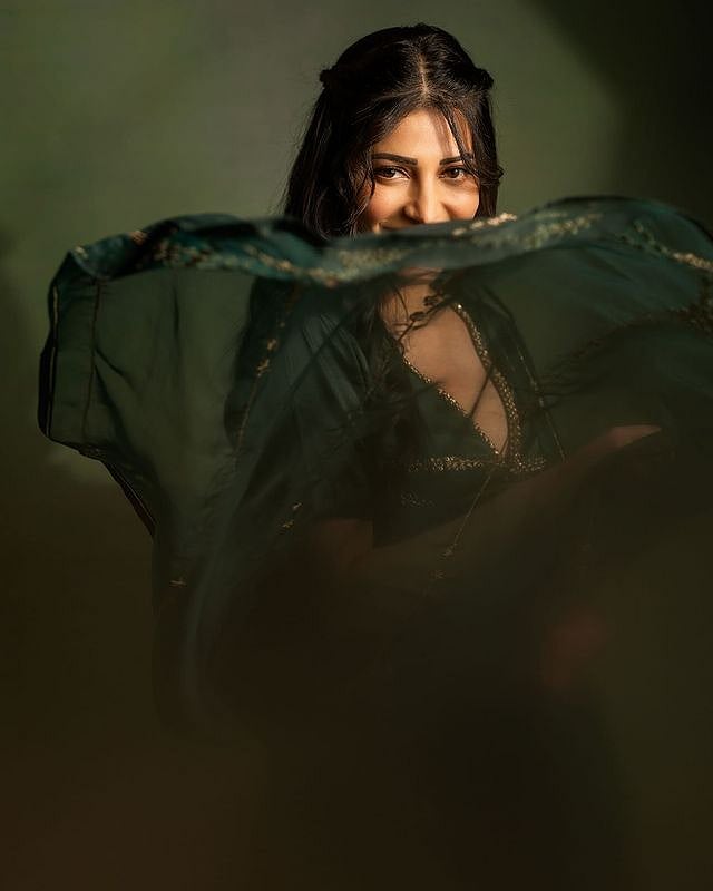 ഹേയ് മിന്നലേ... ചുരിദാറിൽ മനോഹരിയായി ശ്രുതി
