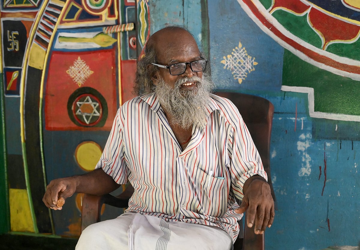  ‘‘എന്റെ ഭാഷയുടെ അച്ഛനല്ല എഴുത്തച്ഛന്‍, എഴുത്തച്ഛനുമായി ഞാനും എന്റെ വംശവും 18 കാതം അകലെ നില്‍ക്കണം''; രാഘവന്‍ അത്തോളിയുടെ വാക്കുകള്‍