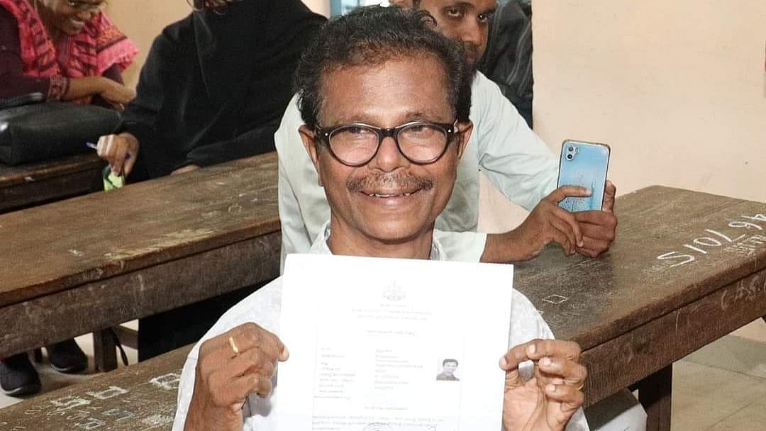 ഏഴാം ക്ലാസ് തുല്യതാ പരീക്ഷ പാസായി ഇന്ദ്രന്‍സ്; അഭിനന്ദിച്ച് ശിവന്‍കുട്ടി