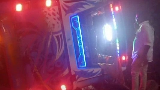 ശബരിമല തീര്‍ഥാടകര്‍ സഞ്ചരിച്ച മിനി ബസ് നിയന്ത്രണം വിട്ട് മറിഞ്ഞു; അഞ്ച് പേർക്ക് പരിക്ക്
