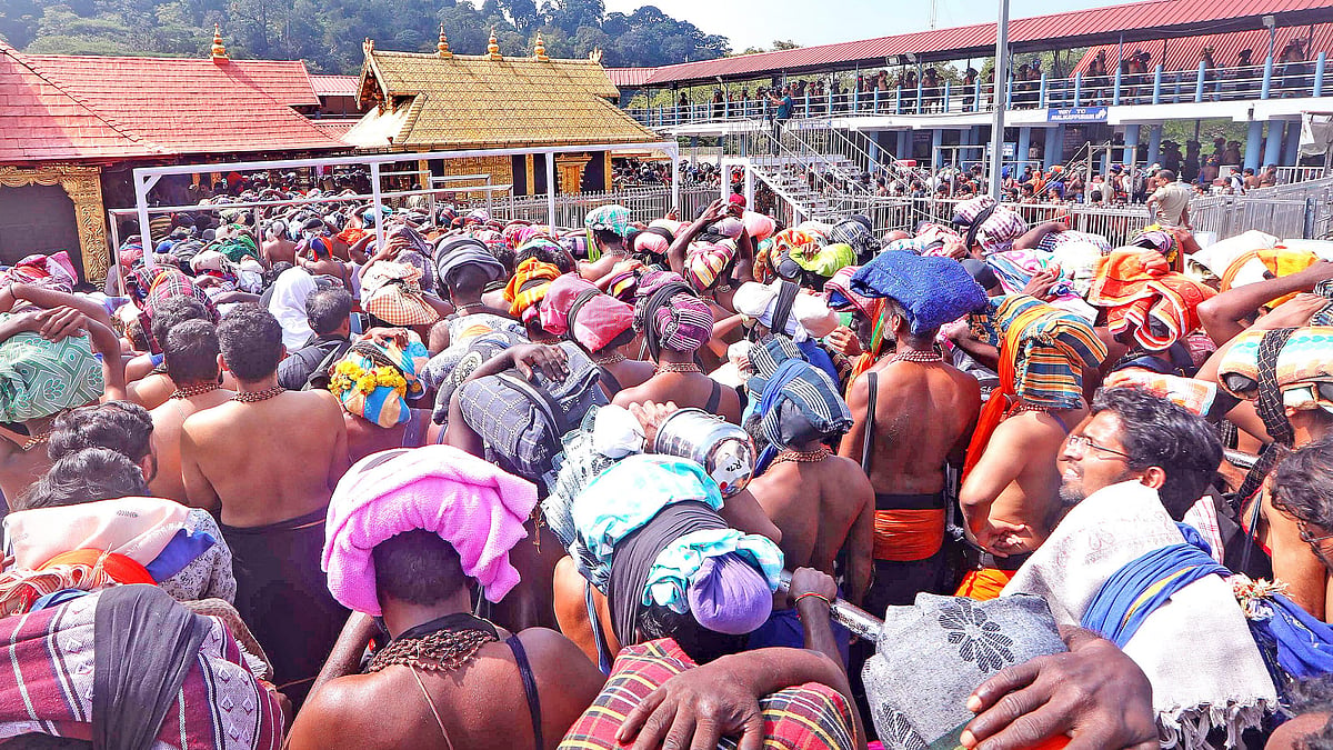 പതിനെട്ടാം പടി കയറുന്നത് മണിക്കൂറിൽ മൂവായിരത്തിലധികം ഭക്തർ, ഇതുവരെ ശബരിമലയില്‍ എത്തിയത് 83,429 പേർ