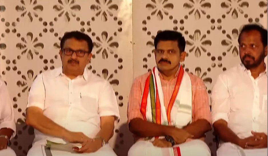 'ആന, കടല്‍, മോഹന്‍ലാല്‍, പിന്നെ കെ മുരളീധരന്‍'; പുകഴ്ത്തി സന്ദീപ് വാര്യര്‍; പൂര്‍ണമായും കോണ്‍ഗ്രസായെന്ന് മുരളി