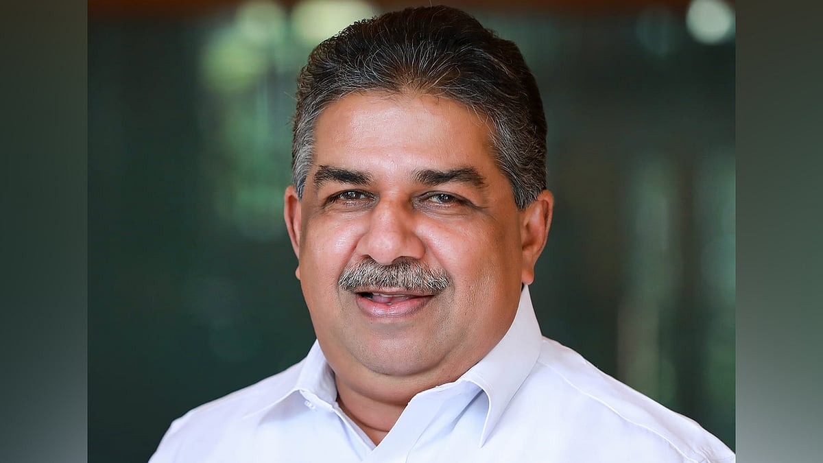 'ഭരണഘടന, കുന്തം, കുടച്ചക്രം': സജി ചെറിയാന് തിരിച്ചടി, തുടരന്വേഷണത്തിന് ഹൈക്കോടതി ഉത്തരവ്