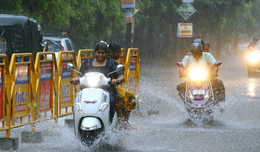 ബംഗാള്‍ ഉള്‍ക്കടലില്‍ വീണ്ടും ന്യൂനമര്‍ദ്ദ സാധ്യത; തമിഴ്‌നാട്ടില്‍ അതിതീവ്രമഴ മുന്നറിയിപ്പ്, രാമേശ്വരത്ത് പെയ്തിറങ്ങിയത് 41 സെന്റിമീറ്റര്‍, ജാഗ്രത 