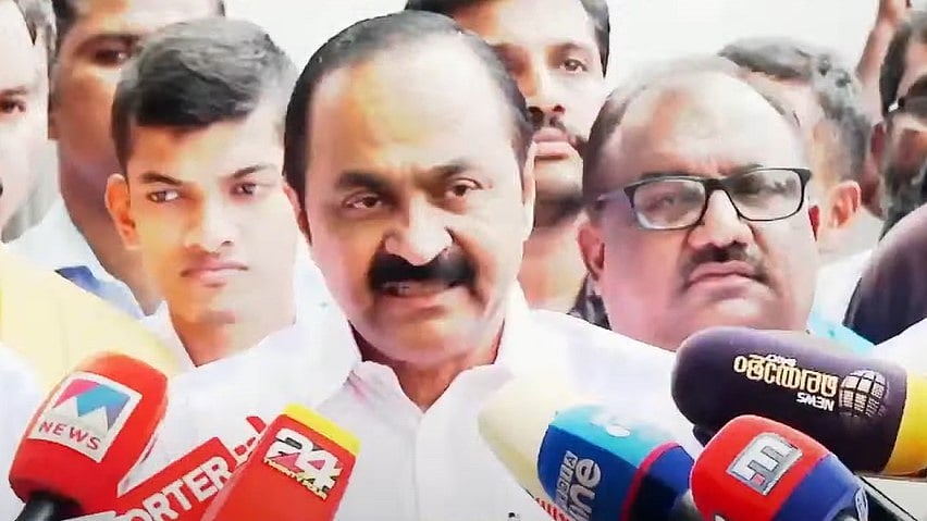 നവീന് ബാബുവിന്റെ മരണം; 'സര്ക്കാര് വേട്ടക്കാര്ക്കൊപ്പം,കള്ളപ്പരാതി നല്കിയവര്ക്കെതിരെയും കള്ള ഒപ്പിട്ടവര്ക്കെതിരെയും നടപടിയില്ല'