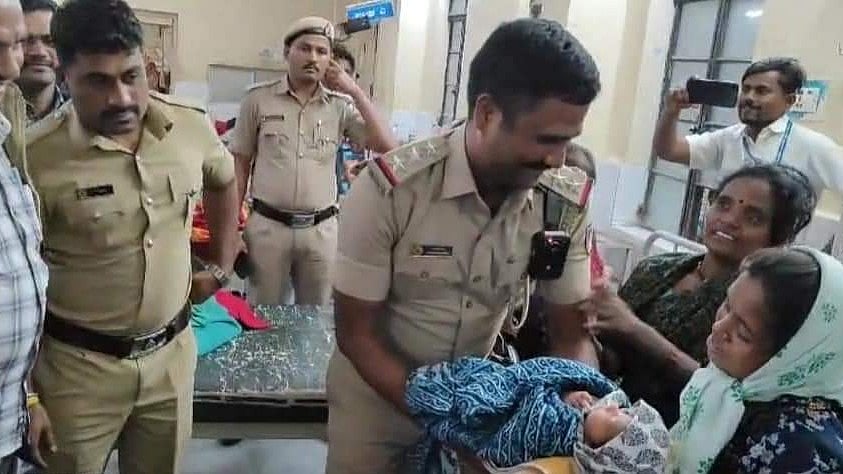 ആശുപത്രിയില്‍ നഴ്‌സിന്റെ വേഷത്തിലെത്തി;  നവജാത ശിശുവിനെ തട്ടിക്കൊണ്ടുപോയി; 24 മണിക്കൂറിനുള്ളില്‍ വീണ്ടെടുത്ത് പൊലീസ്; വിഡിയോ