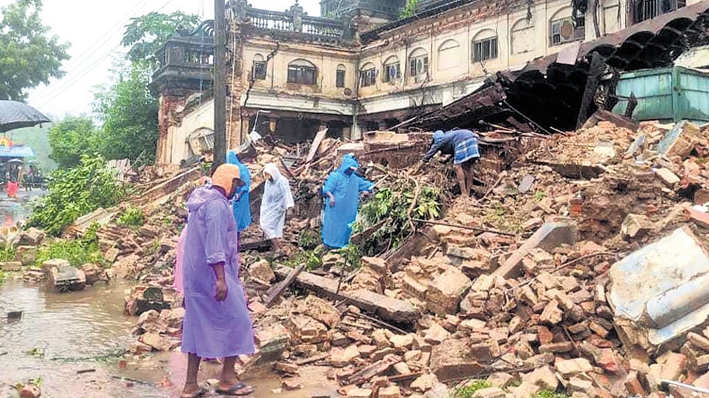 തമിഴ്‌നാട്ടില്‍ കനത്ത മഴ തുടരുന്നു; 1,200ലധികം പേരെ ഒഴിപ്പിച്ചു, 2000 ഏക്കറിലധികം കൃഷി നശിച്ചു