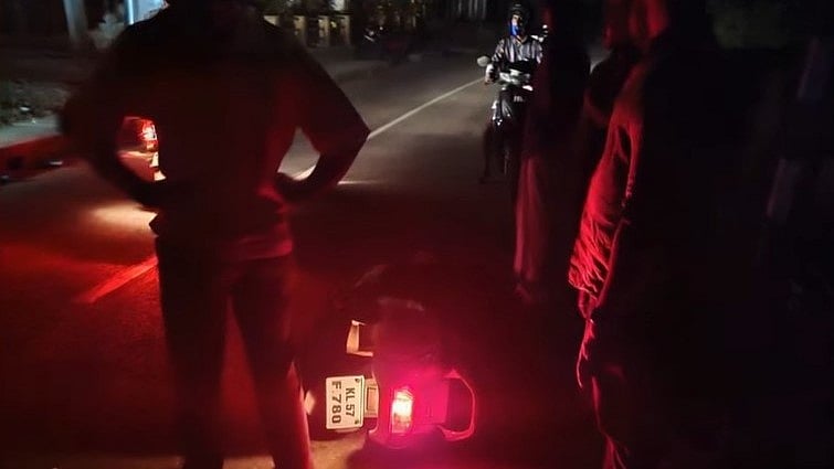 കാറിടിച്ച് വീഴ്ത്തി, കത്തി കാട്ടി ഭീഷണി; സ്വർണ വ്യാപാരിയിൽ നിന്ന് ഒന്നേമുക്കാൽ കിലോ സ്വർണം കവർന്നു, പരാതി