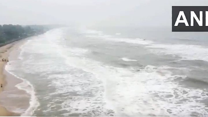 ഫിന്‍ജാല്‍ ചുഴലിക്കാറ്റ്: തമിഴ്‌നാട്ടില്‍ ആറ് ജില്ലകളിലെ സ്‌കൂളുകള്‍ക്ക് നാളെ അവധി, ഐടി ജീവനക്കാര്‍ക്ക് വര്‍ക്ക് ഫ്രം ഹോം