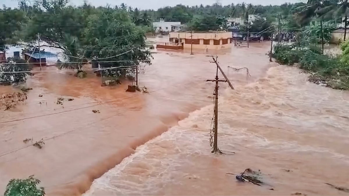 തമിഴ്നാട്ടിൽ മഴക്കെടുതി; 16 പേർ മരിച്ചു, അടിയന്തര സഹായം ആവശ്യപ്പെട്ട് സ്റ്റാലിൻ