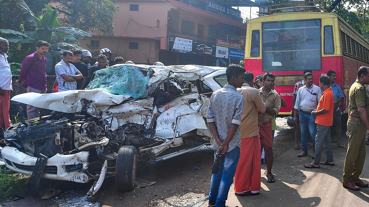 ആലപ്പുഴ അപകടം; കെഎസ്ആർടിസി ഡ്രൈവറെ ഒഴിവാക്കി, കാറോടിച്ച വിദ്യാർഥി പ്രതി