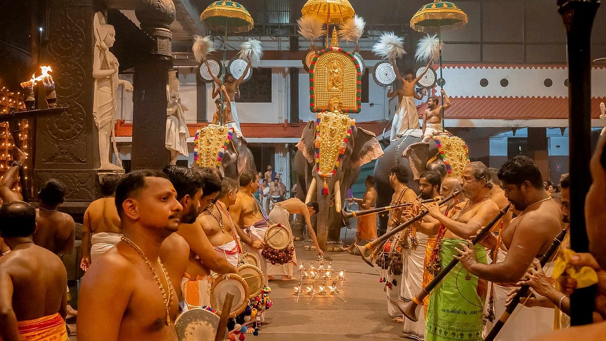 ഇന്നുമുതല് കാഴ്ച ശീവേലിയ്ക്ക് ഒരാന മാത്രം; ചരിത്രത്തിന്റെ ഭാഗമായി ഇന്നലെ അണിനിരന്നത് മൂന്ന് ആനകള്