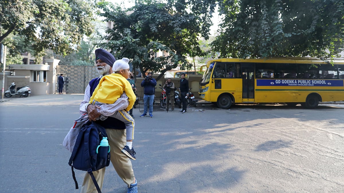 '30,000 ഡോളര്‍ തന്നില്ലെങ്കില്‍...'; ഡല്‍ഹിയില്‍ 40 സ്‌കൂളുകള്‍ക്ക് ബോംബ് ഭീഷണി, വ്യാപക തിരച്ചില്‍  