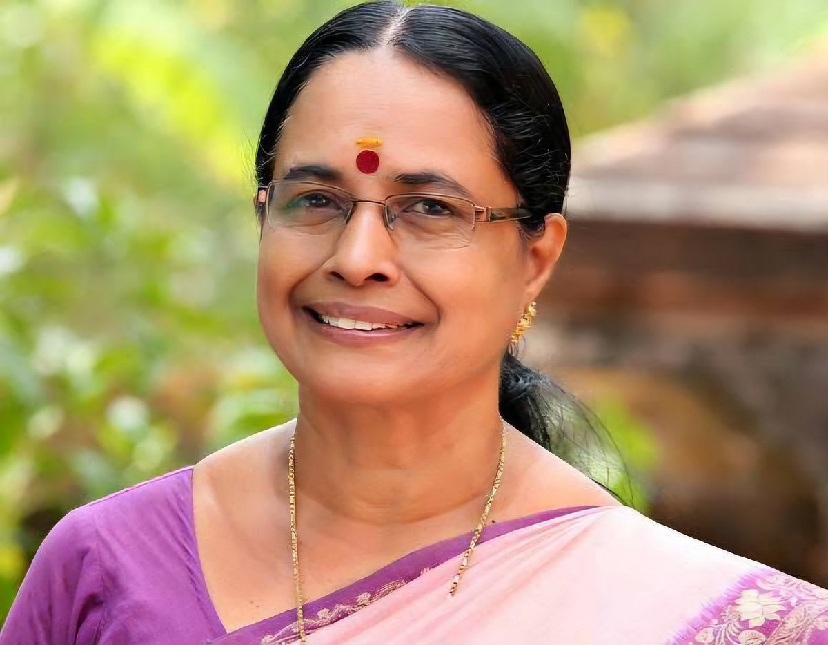പാര്‍ട്ടി പ്രവര്‍ത്തകരുടെ ചോദ്യങ്ങള്‍ക്ക് മറുപടികളില്ല, 
ഇനി ഫുള്‍ടൈം അഭിഭാഷക: കൊട്ടാരക്കര മുന്‍ എംഎല്‍എ അയിഷാപോറ്റി  