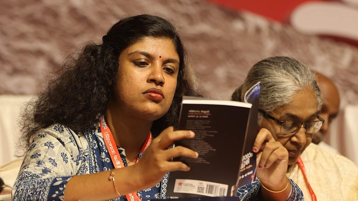 'പുള്ളിപ്പുലിയുടെ പുള്ളികള്‍ ഒരിക്കലും മായില്ല; കരിങ്ങാലി വെള്ളകുപ്പി ബിയര്‍ ആണെന്ന് പ്രചരിപ്പിക്കുന്നത് ഇടതുപക്ഷ  നന്നാക്കികള്‍'  