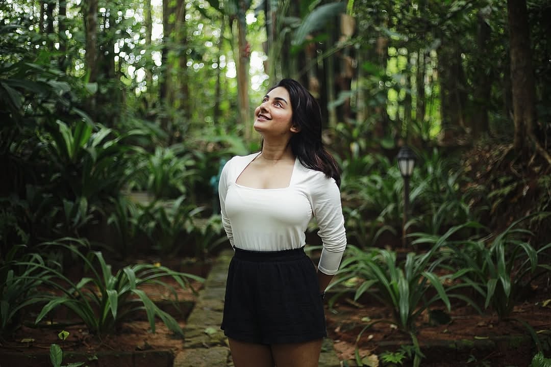 വയനാട്ടിൽ എസ്തറിന്റെ അവധി ആഘോഷം