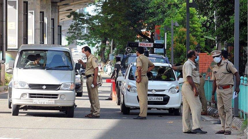 പൊലീസ്- എംവിഡി സംയുക്ത പരിശോധന 24 മണിക്കൂറും, കൂടുതല്‍ എഐ കാമറകള്‍; ഹെല്‍മറ്റിലും സീറ്റ് ബെല്‍റ്റിലും നടപടി, കടുപ്പിച്ച് സര്‍ക്കാര്‍ 