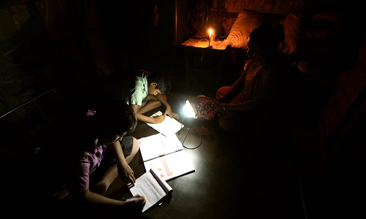 വര്‍ധന ഹൈവോള്‍ട്ടേജില്‍; വൈദ്യുതി നിരക്ക് കൂടുമ്പോള്‍ ജനങ്ങള്‍ക്ക് ഇരുട്ടടി
