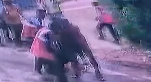 ലോറിക്കും ജെസിബിക്കും ഇടയില്‍പ്പെട്ടു; കൊച്ചിയില്‍ മെട്രോ നിര്‍മാണത്തിനിടെ ലോറി ഡ്രൈവര്‍ക്ക് ദാരുണാന്ത്യം