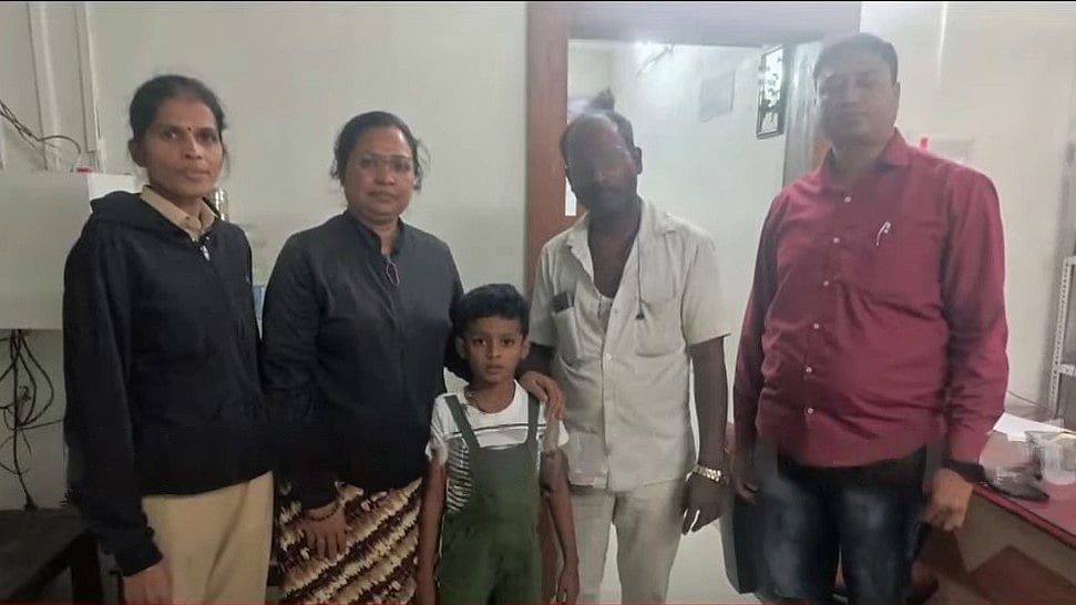 മുംബൈ ബോട്ടപകടം: മലയാളി കുടുംബത്തെ കണ്ടെത്തി; കുട്ടിയെ ബന്ധുക്കള്‍ക്കൊപ്പം വിട്ടയച്ചു