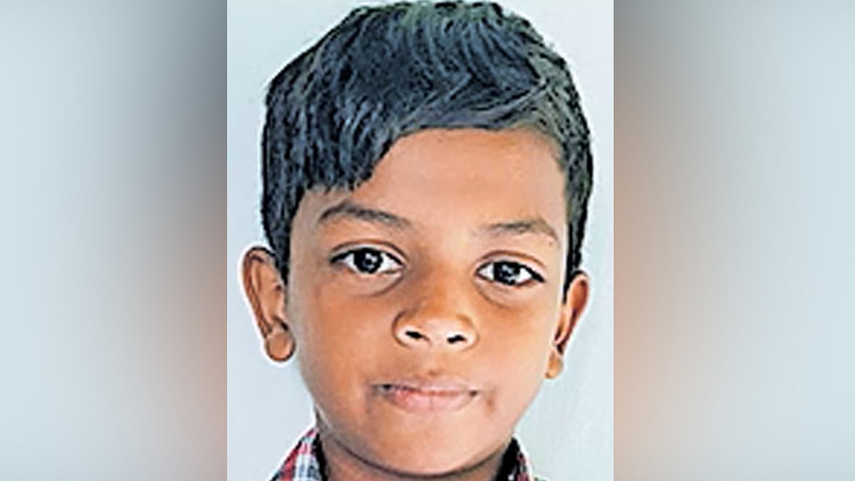 വൈദ്യുതി പോസ്റ്റിൽ നിന്ന് ഷോക്കേറ്റ് പിടഞ്ഞ് സുഹൃത്തുക്കൾ; രക്ഷകനായി അഞ്ചാം ക്ലാസുകാരൻ