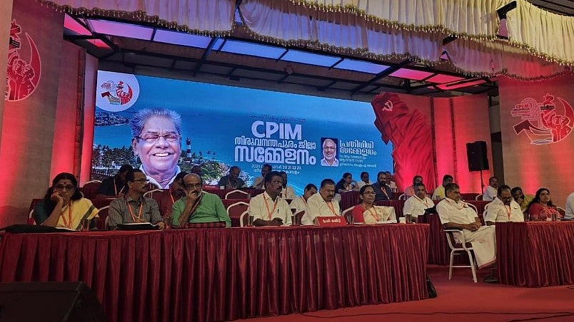 'വഴി തടഞ്ഞുള്ള പരിപാടികള്‍ വേണ്ട'; കര്‍ശന നടപടിയുമായി ഹൈക്കോടതി; എംവി ഗോവിന്ദനും കടകംപള്ളിയും നേരിട്ട് ഹാജരാകണം
