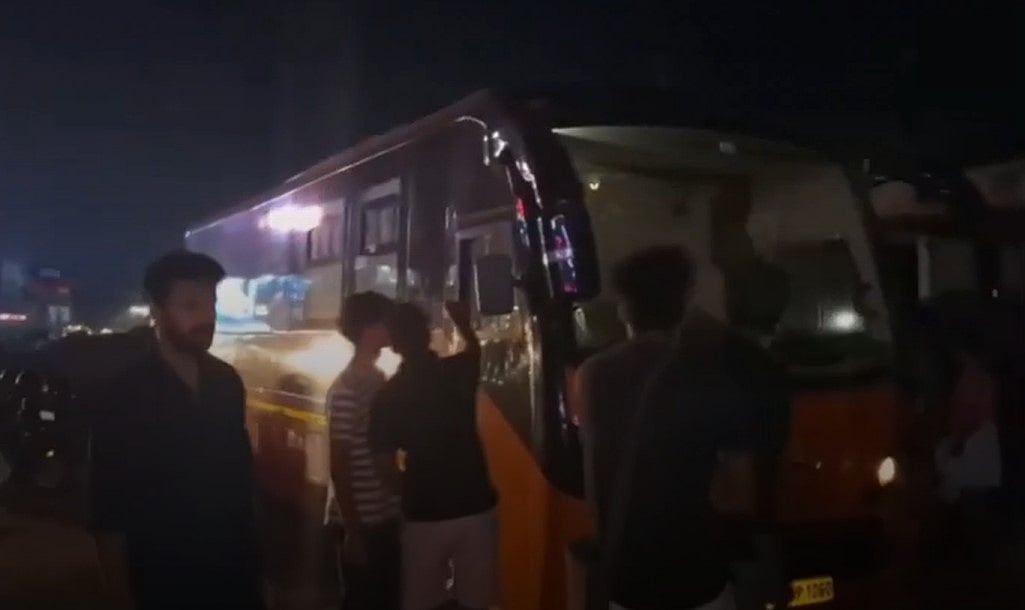 ഒരാള്‍ സ്റ്റെപ്പിനരികില്‍, രണ്ടാമത്തേയാള്‍ പിന്‍ഭാഗത്ത്; കാരവനില്‍ രണ്ടുപേരെ മരിച്ച നിലയില്‍ കണ്ടെത്തിയ സംഭവത്തില്‍ ദുരൂഹത, മരണകാരണം എസിയിലെ ഗ്യാസ് ചോര്‍ച്ചയോ? 
