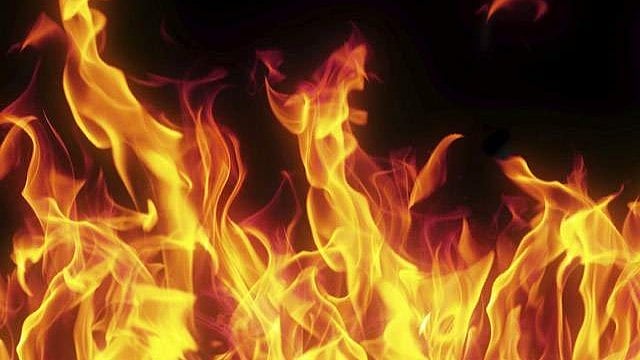 സിപിഎം ജില്ലാ സമ്മേളന വേദിക്കരികിൽ ആത്മഹത്യാശ്രമം; യുവാവ് പെട്രോൾ ഒഴിച്ച് തീകൊളുത്തി 