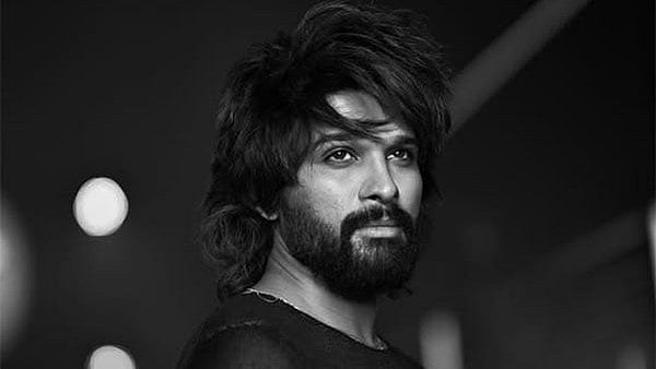 സ്വിമ്മിങ് പൂളില്‍ മൂത്രമൊഴിച്ചു, അല്ലു അര്‍ജുനെതിരേ പരാതിയുമായി കോണ്‍ഗ്രസ് നേതാവ്