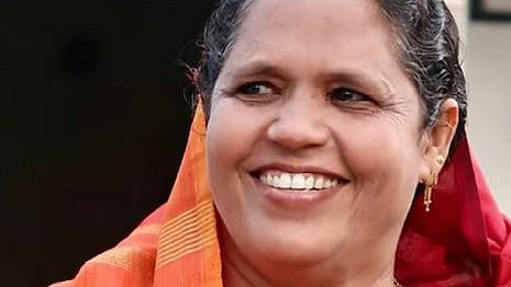 കാര്‍ ഇടിച്ച് റോഡില്‍ വീണു; കൊല്ലത്ത് പ്രഭാത സവാരിക്ക് ഇറങ്ങിയ സ്ത്രീ ലോറി കയറിയിറങ്ങി മരിച്ചു