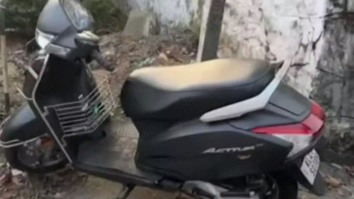 തടഞ്ഞു നിര്‍ത്തി മുഖത്ത് സ്പ്രേ അടിച്ചു, സ്കൂട്ടര്‍ യാത്രികനെ ആക്രമിച്ച് 20 ലക്ഷം കവര്‍ന്നു, അന്വേഷണം