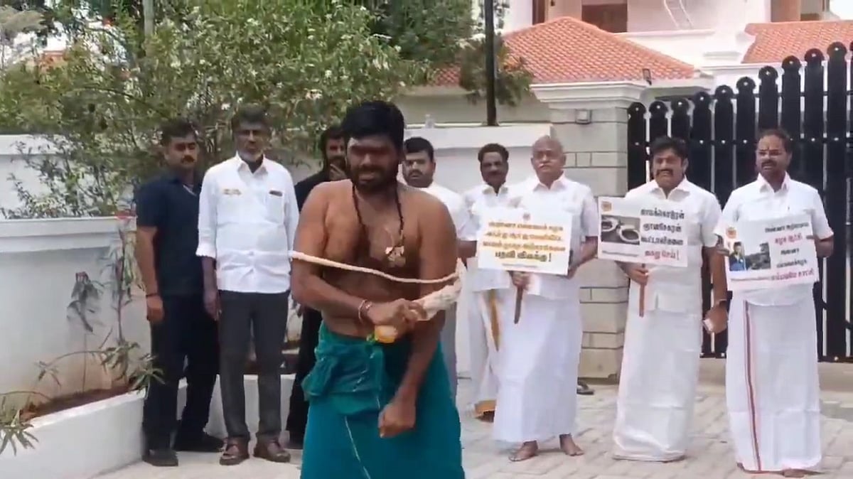 സ്വയം ചാട്ടവാര് കൊണ്ട് അടിച്ച് അണ്ണാമലൈ, ഡിഎംകെ സര്ക്കാരിനെ താഴെയിറക്കാന് വ്രതം ( വീഡിയോ)