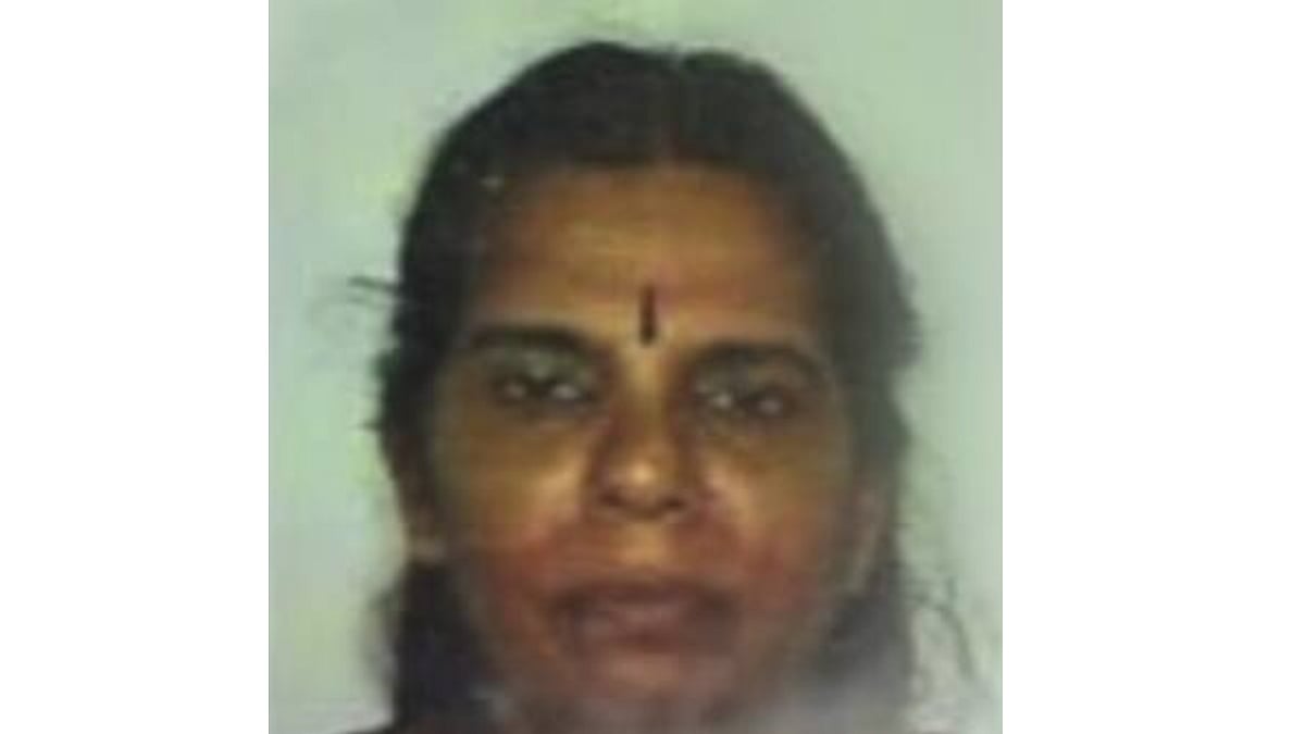 അമിത വേഗത്തില്‍ വളവ് വീശിയെടുത്തു; തിരുവില്വാമലയില്‍ ഓടിക്കൊണ്ടിരുന്ന ബസില്‍ നിന്ന് തെറിച്ചുവീണു; സ്ത്രീ മരിച്ചു 