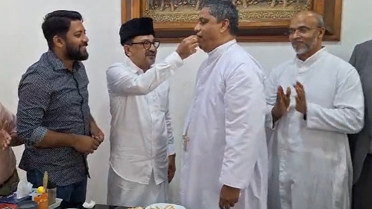 'മുനമ്പം വിഷയത്തില്‍ സമുദായങ്ങള്‍ തമ്മില്‍ അകല്‍ച്ച ഉണ്ടാവരുത്'; മാര്‍ ജോസഫ് പാംപ്ലാനിയുമായി കൂടിക്കാഴ്ച നടത്തി സാദിഖലി ശിഹാബ് തങ്ങള്‍- വിഡിയോ   