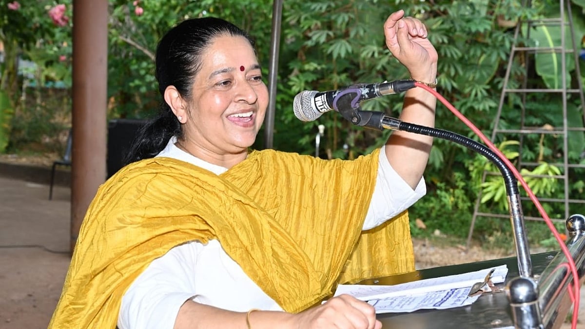 'വേ​ഗം അസുഖം മാറി ഞങ്ങളുടെ സ്കൂളിലേക്ക് വരണംട്ടോ...' കുഞ്ഞു അല്‍ഹയുടെ വാക്കുകള്‍, അപകട ശേഷം ആദ്യമായി പൊതുപരിപാടിയിൽ ഉമ തോമസ് 