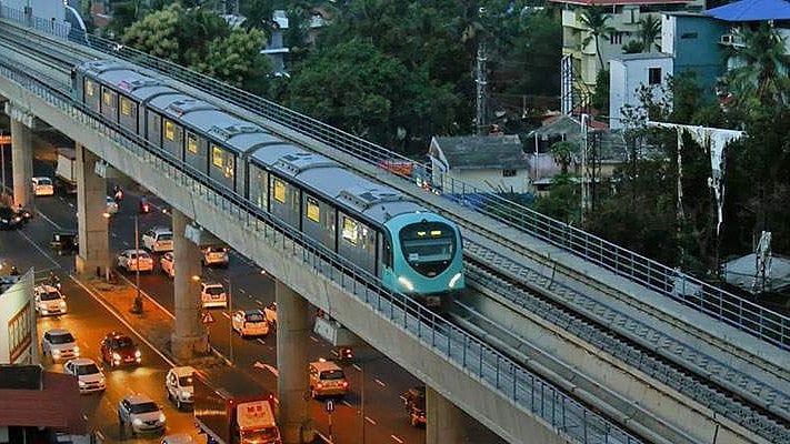 പുതുവത്സരാഘോഷം കഴിഞ്ഞ് പെട്ടുപോകില്ല; കൂടുതല്‍ സര്‍വീസുമായി കൊച്ചി മെട്രോയും വാട്ടര്‍ മെട്രോയും 