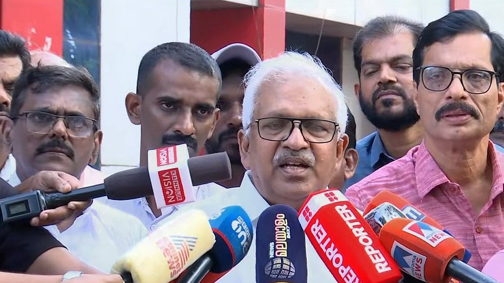 'കമ്മ്യൂണിസ്റ്റുകാരെ തടവറ കാട്ടി പേടിപ്പിക്കേണ്ട, സിപിഎമ്മുകാര്‍ കൊല്ലപ്പെടുമ്പോള്‍ ധാര്‍മികബോധം കാശിക്കുപോയോ?'; പെരിയ കേസ് പ്രതികളെ സന്ദര്‍ശിച്ച് പി ജയരാജന്‍ 