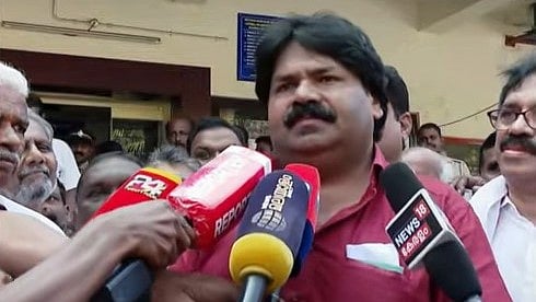 പത്തനംതിട്ട തോട്ടപ്പുഴശ്ശേരിയില്‍ സിപിഎമ്മിന് തിരിച്ചടി; പാര്‍ട്ടി സസ്‌പെന്റ് ചെയ്തയാള്‍ പ്രസിഡന്റ് തെരഞ്ഞെടുപ്പിൽ വിജയിച്ചു