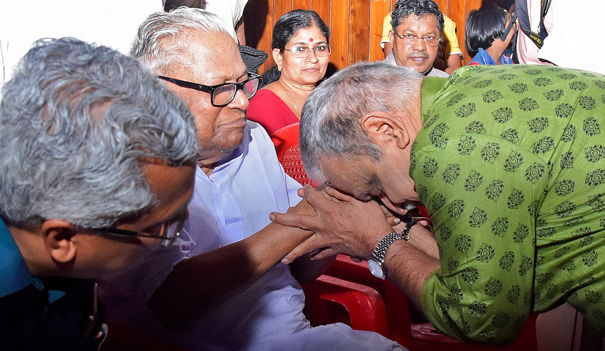'അനുരാഗഗാനം പോലെ...., രാജീവനയനേ നീയുറങ്ങു...'; മാന്ത്രിക ശബ്ദം നിലച്ചു
