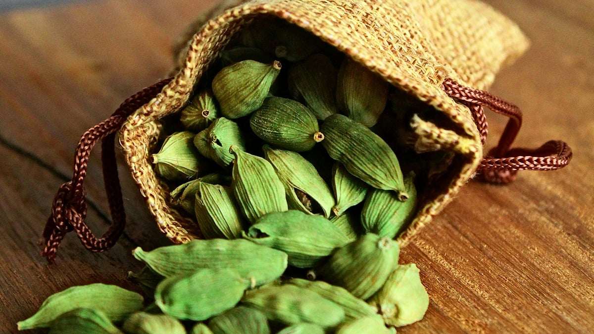 നികുതി വെട്ടിച്ച് അതിര്‍ത്തി കടത്താന്‍ ശ്രമം; ബോഡിമെട്ടില്‍  2,000 കിലോ ഏലക്ക പിടികൂടി 